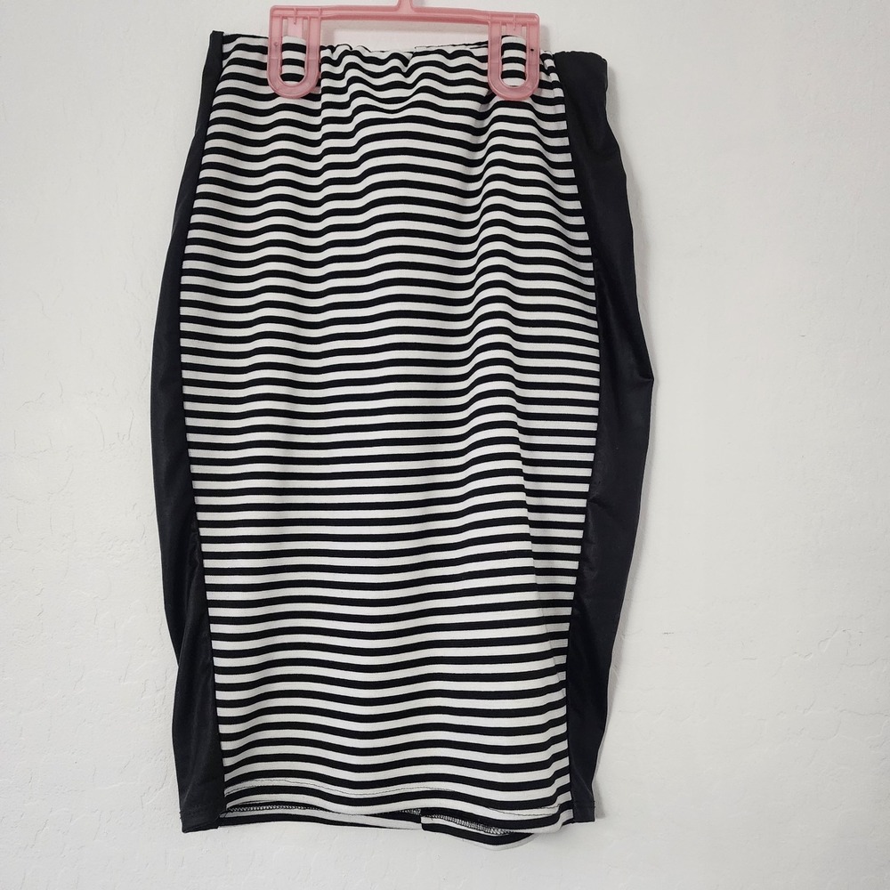 Women Black And White Skirt Size M